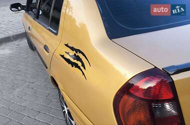 Хэтчбек Renault Clio 2001 в 