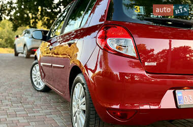Хэтчбек Renault Clio 2010 в 