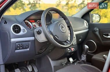 Хэтчбек Renault Clio 2010 в 