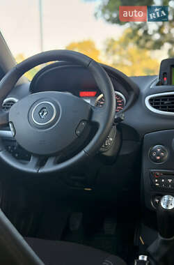 Хэтчбек Renault Clio 2010 в 
