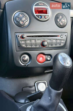 Хэтчбек Renault Clio 2010 в 