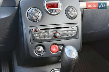 Хэтчбек Renault Clio 2010 в 