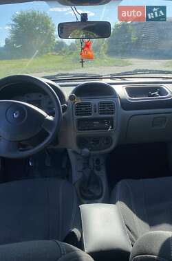 Хетчбек Renault Clio 2002 в 