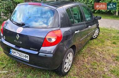 Хетчбек Renault Clio 2007 в 