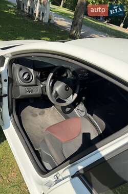 Хэтчбек Renault Clio 2013 в 