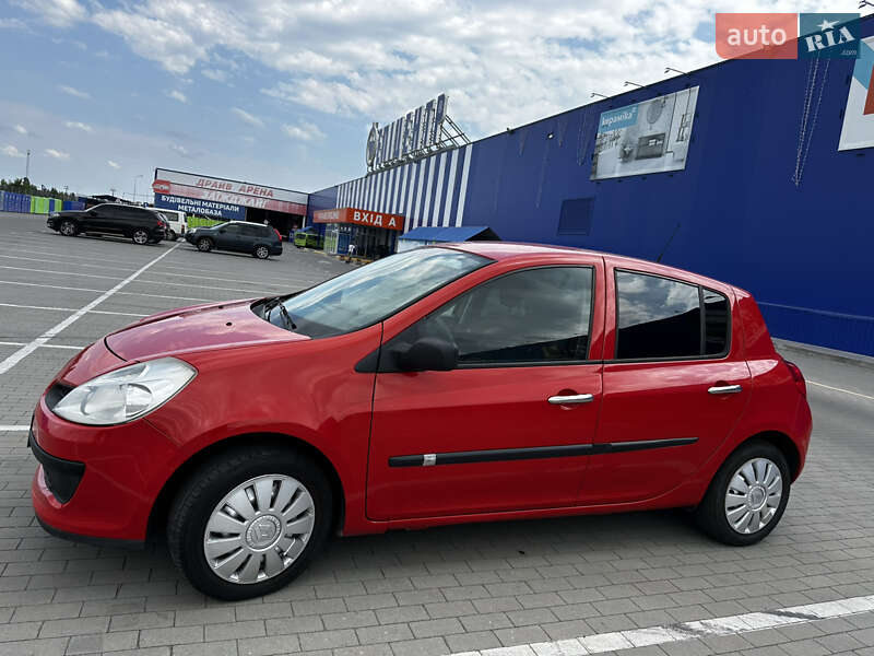 Хэтчбек Renault Clio 2008 в 