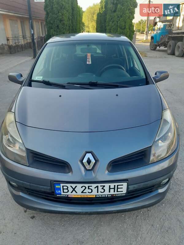 Хэтчбек Renault Clio 2006 в 