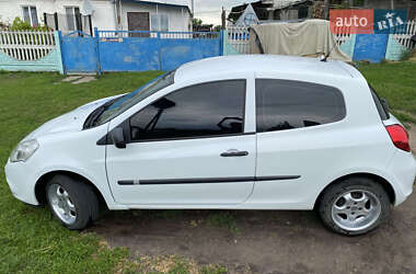Хэтчбек Renault Clio 2012 в 