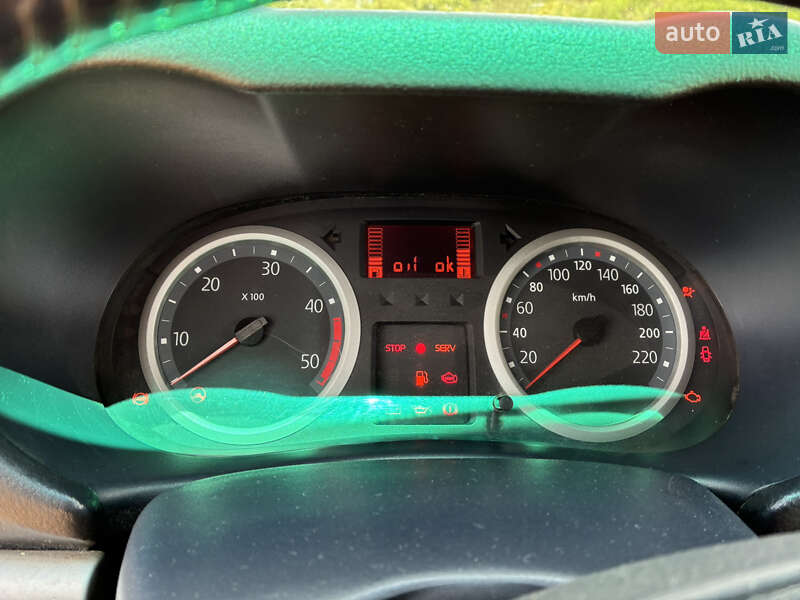 Хэтчбек Renault Clio 2004 в Долине