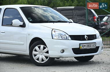 Хэтчбек Renault Clio 2010 в 