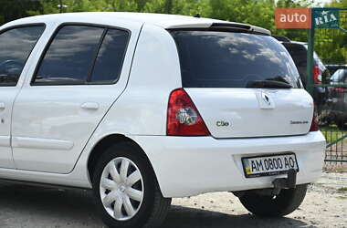 Хэтчбек Renault Clio 2010 в 