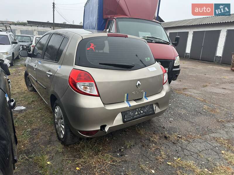 Хетчбек Renault Clio 2011 в Путивлі