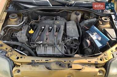 Хэтчбек Renault Clio 2001 в 
