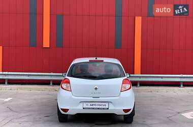 Хэтчбек Renault Clio 2012 в 