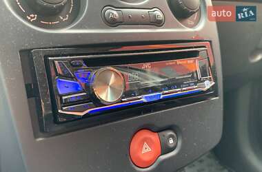 Хэтчбек Renault Clio 2012 в 