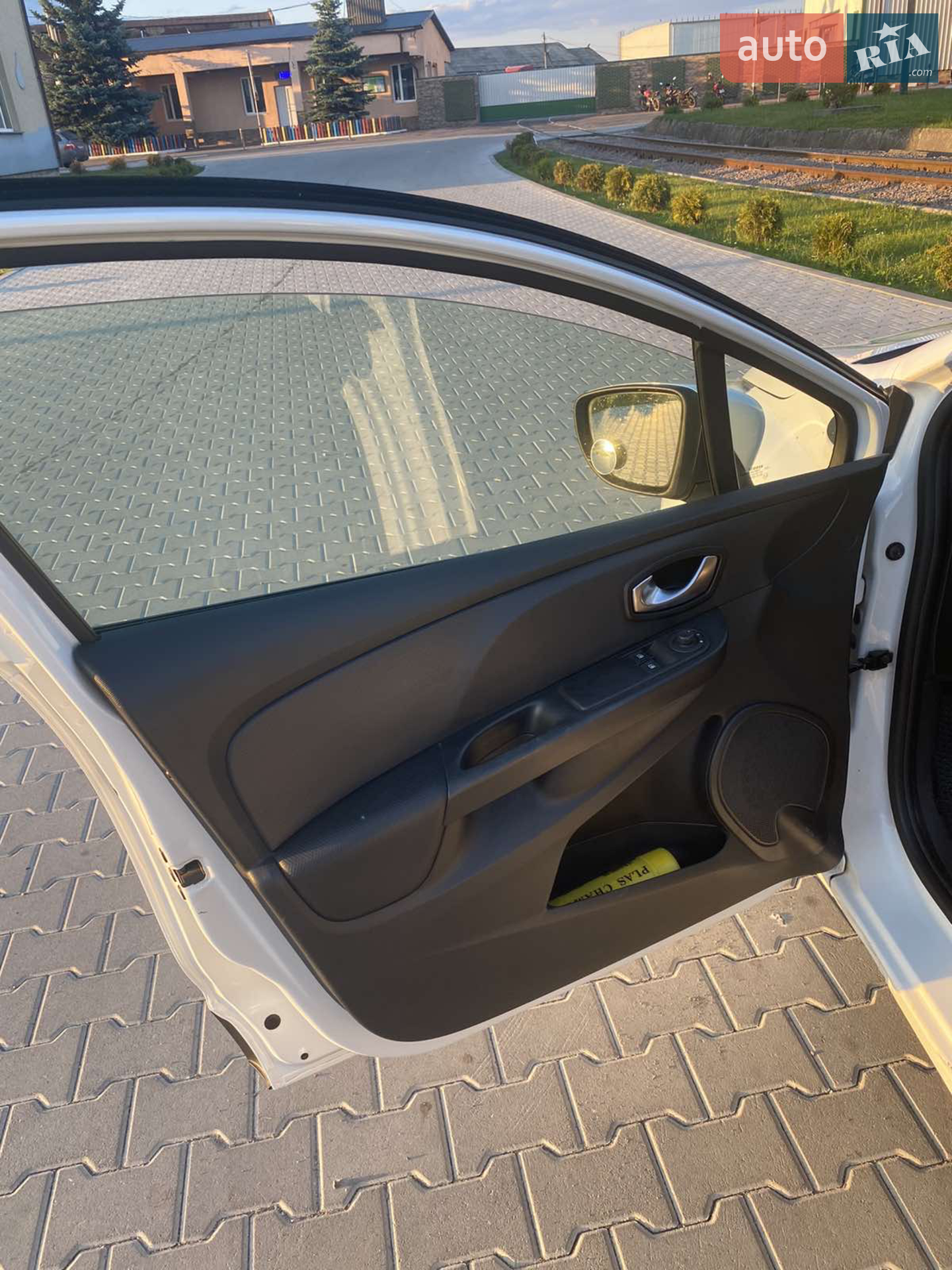 2015 Renault Clio - мініатюра 8