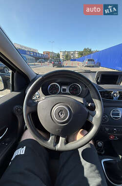 Хэтчбек Renault Clio 2010 в 