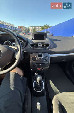 Хэтчбек Renault Clio 2010 в 