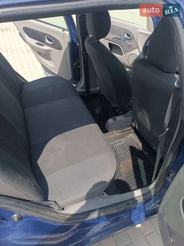 Седан Renault Clio 2010 в Сумах