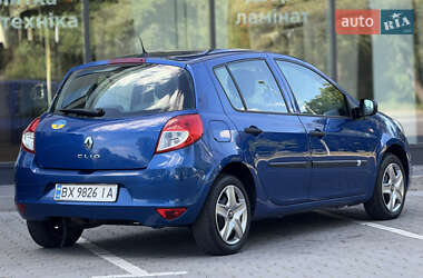 Хэтчбек Renault Clio 2009 в 