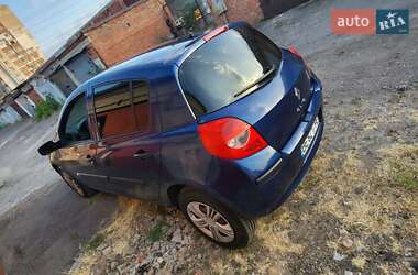Хэтчбек Renault Clio 2006 в 