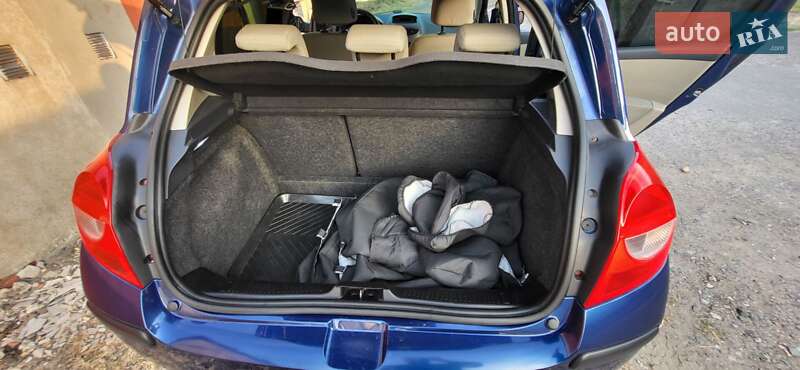 Хэтчбек Renault Clio 2006 в Николаеве фото 13 Хэтчбек Renault Clio 2006 в Николаеве