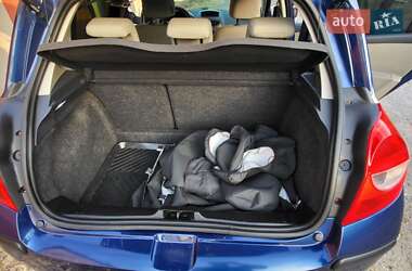 Хэтчбек Renault Clio 2006 в 