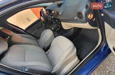 Хэтчбек Renault Clio 2006 в 