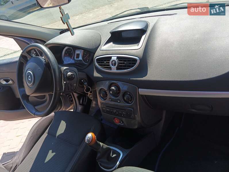 Универсал Renault Clio 2012 в Долине