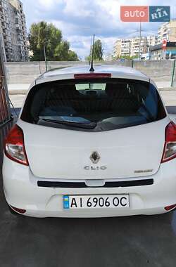 Хэтчбек Renault Clio 2011 в 