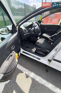 Хэтчбек Renault Clio 2011 в 