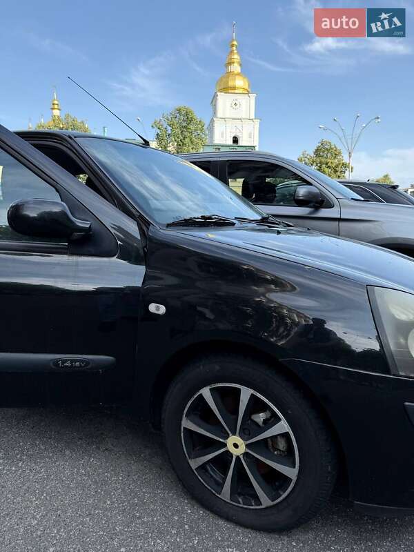 Седан Renault Clio 2006 в Киеве