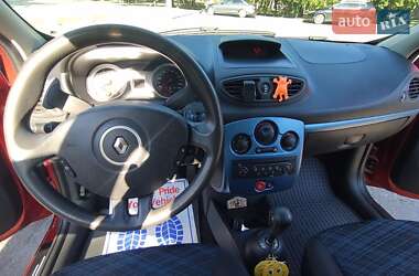 Хэтчбек Renault Clio 2007 в 