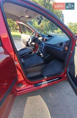 Хэтчбек Renault Clio 2007 в 