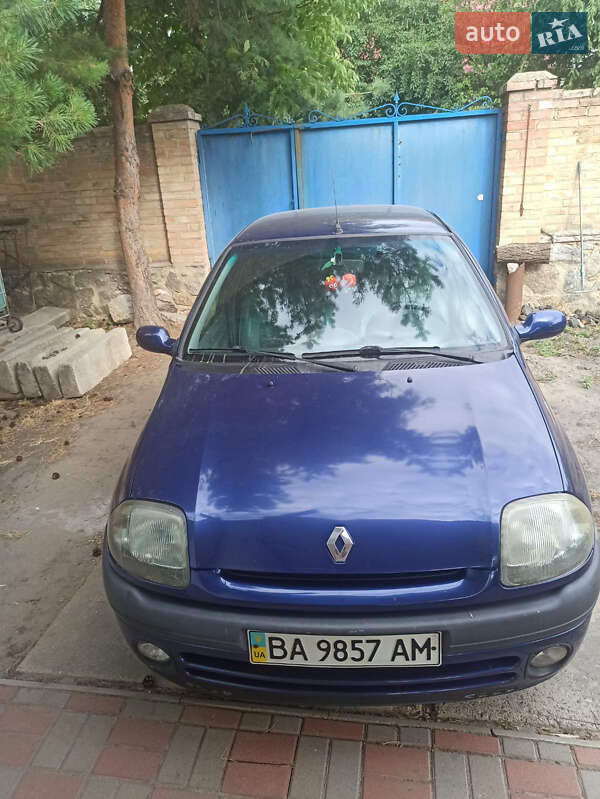 Хэтчбек Renault Clio 2000 в 