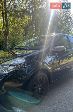Хэтчбек Renault Clio 2011 в 