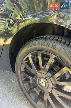 Хэтчбек Renault Clio 2011 в 