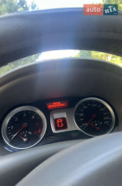 Хэтчбек Renault Clio 2011 в 