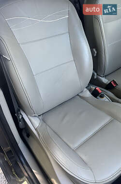 Хэтчбек Renault Clio 2011 в 