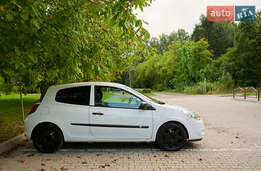 Хэтчбек Renault Clio 2013 в 