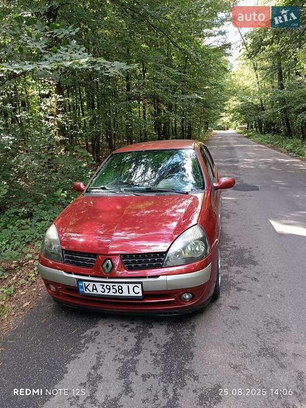 Хэтчбек Renault Clio 2004 в 