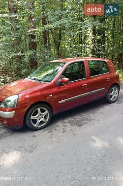 Хэтчбек Renault Clio 2004 в 