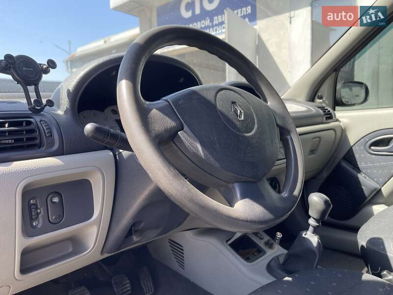 Хэтчбек Renault Clio 2003 в Киеве
