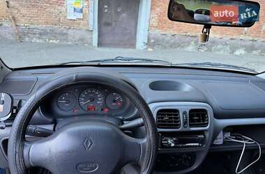 Хетчбек Renault Clio 2001 в 