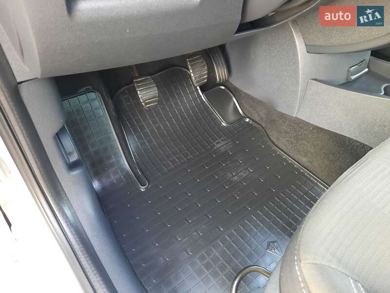 Универсал Renault Clio 2009 в Ровно фото 26 Универсал Renault Clio 2009 в Ровно