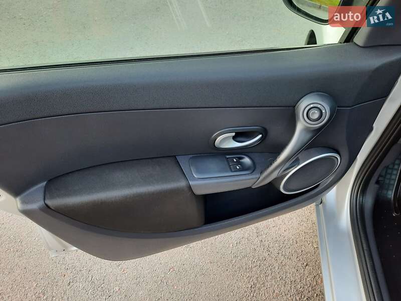 Универсал Renault Clio 2009 в Ровно фото 28 Универсал Renault Clio 2009 в Ровно