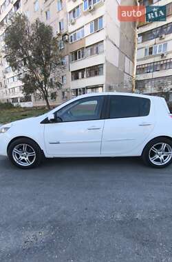 Хэтчбек Renault Clio 2012 в 