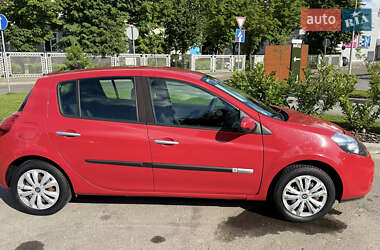 Хэтчбек Renault Clio 2009 в 