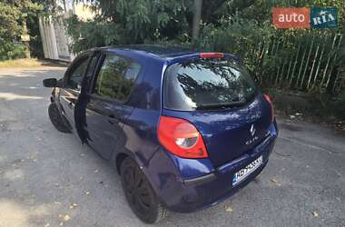 Хэтчбек Renault Clio 2006 в 