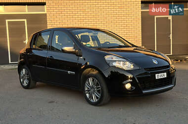 Хэтчбек Renault Clio 2012 в 
